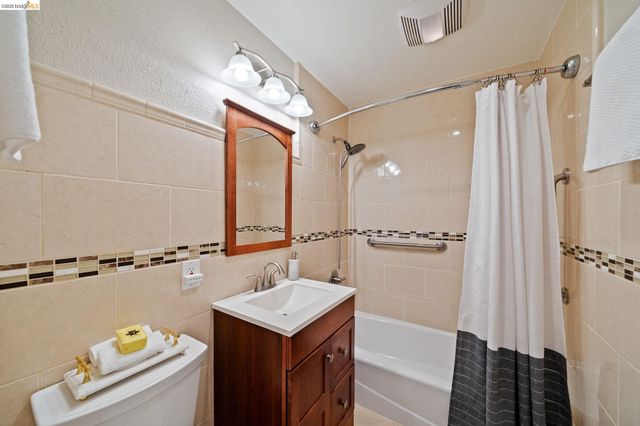 4681 Upland Dr, Richmond, CA 94803