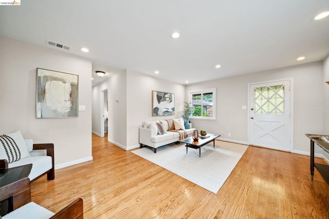 4681 Upland Dr, Richmond, CA 94803