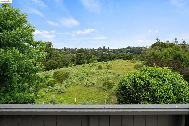 4681 Upland Dr, Richmond, CA 94803
