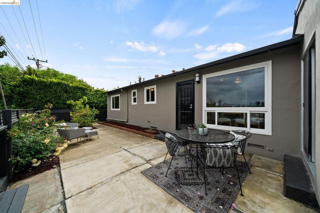 4681 Upland Dr, Richmond, CA 94803