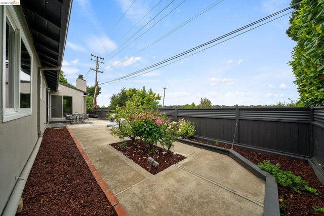 4681 Upland Dr, Richmond, CA 94803