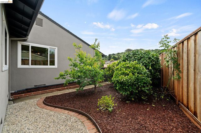 4681 Upland Dr, Richmond, CA 94803