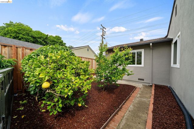 4681 Upland Dr, Richmond, CA 94803