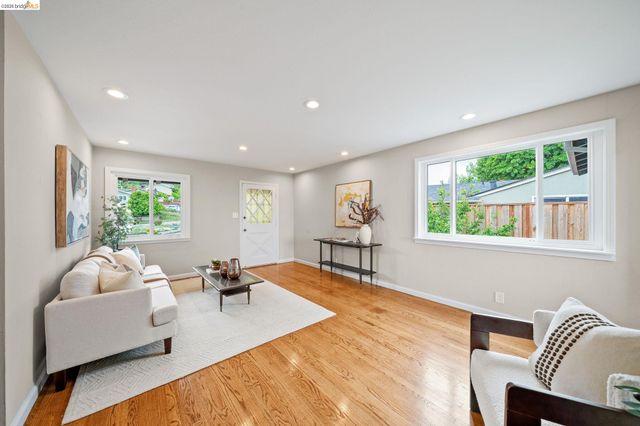 4681 Upland Dr, Richmond, CA 94803
