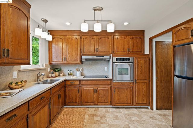 4681 Upland Dr, Richmond, CA 94803