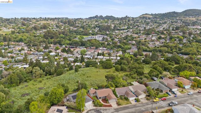 4681 Upland Dr, Richmond, CA 94803