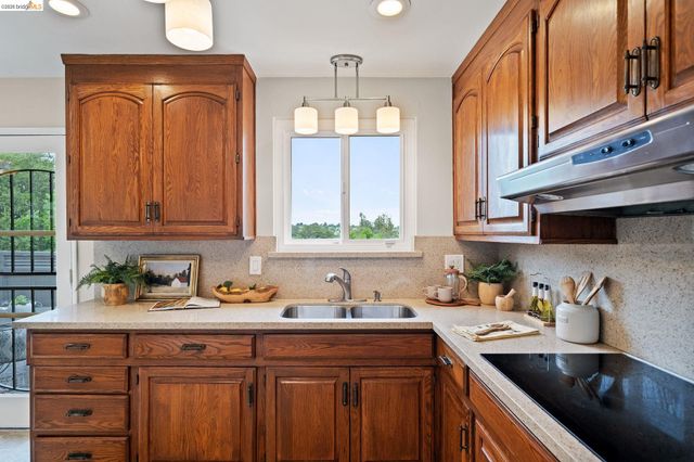 4681 Upland Dr, Richmond, CA 94803