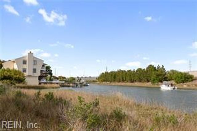2205 Dinwiddie RD, Virginia Beach, VA 23455