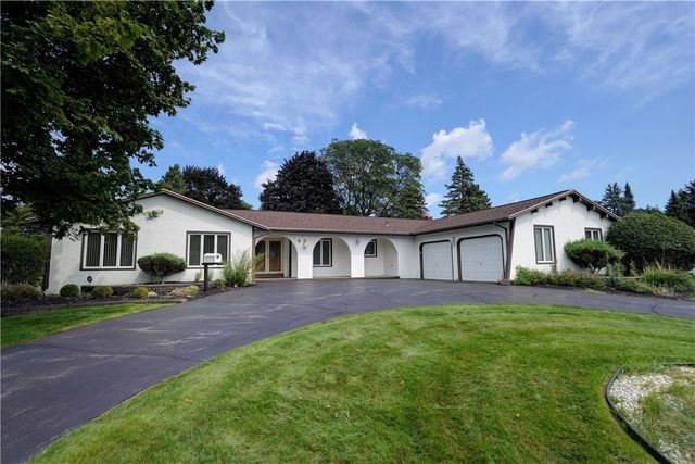 4 Pin Hook Lane, Pittsford, NY 14534
