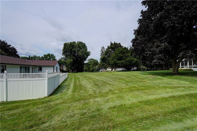 4 Pin Hook Lane, Pittsford, NY 14534