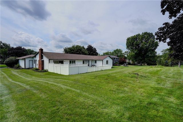 4 Pin Hook Lane, Pittsford, NY 14534