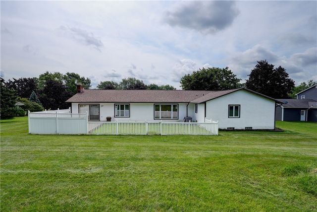 4 Pin Hook Lane, Pittsford, NY 14534