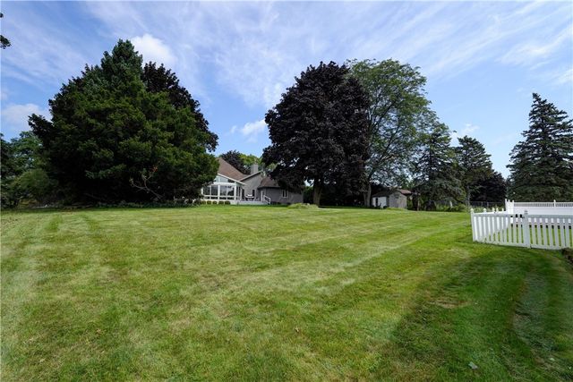 4 Pin Hook Lane, Pittsford, NY 14534