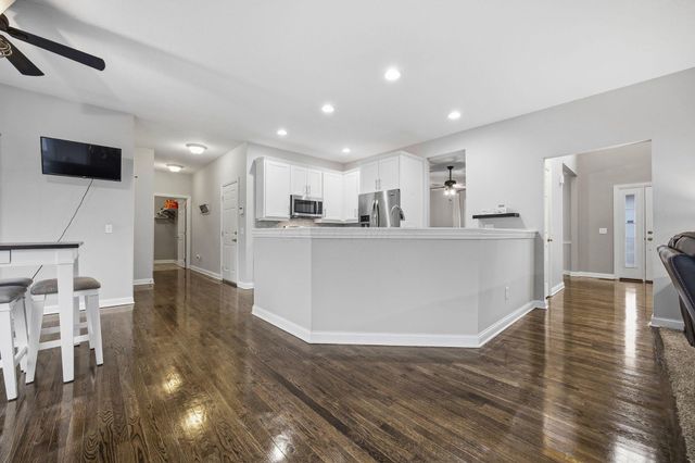 477 Stratshire Lane, Columbus, OH 43230