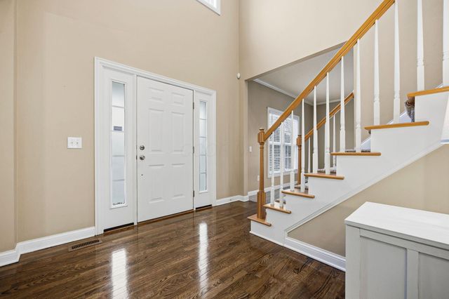 477 Stratshire Lane, Columbus, OH 43230