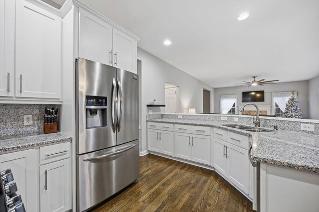 477 Stratshire Lane, Columbus, OH 43230