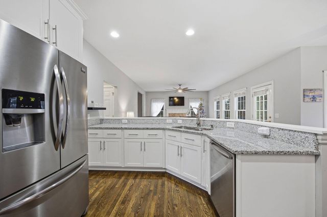 477 Stratshire Lane, Columbus, OH 43230