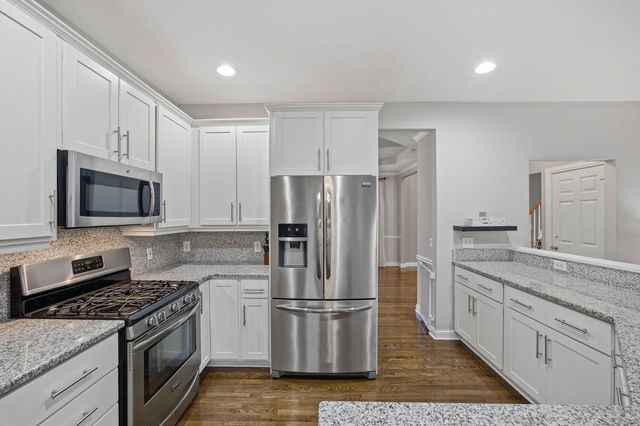 477 Stratshire Lane, Columbus, OH 43230