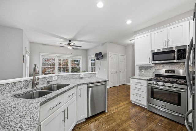 477 Stratshire Lane, Columbus, OH 43230