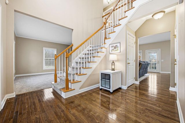 477 Stratshire Lane, Columbus, OH 43230