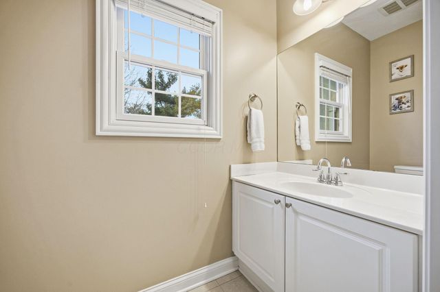 477 Stratshire Lane, Columbus, OH 43230