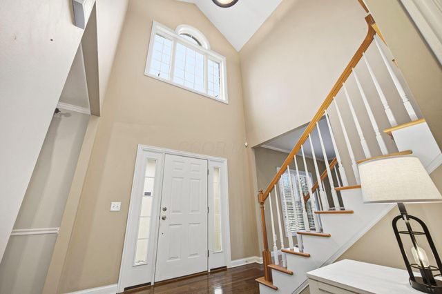 477 Stratshire Lane, Columbus, OH 43230