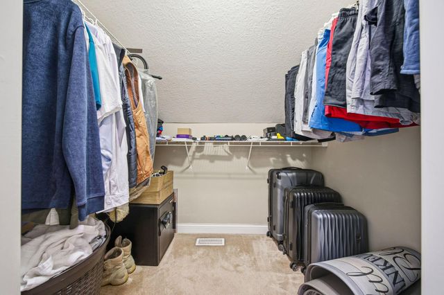 477 Stratshire Lane, Columbus, OH 43230