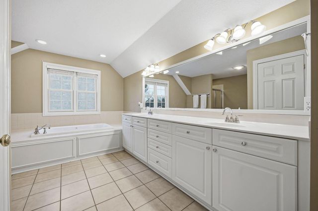 477 Stratshire Lane, Columbus, OH 43230