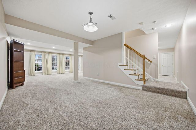 477 Stratshire Lane, Columbus, OH 43230