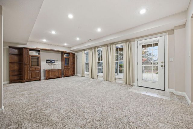 477 Stratshire Lane, Columbus, OH 43230