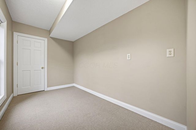 477 Stratshire Lane, Columbus, OH 43230