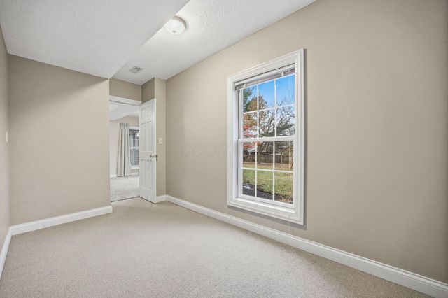 477 Stratshire Lane, Columbus, OH 43230