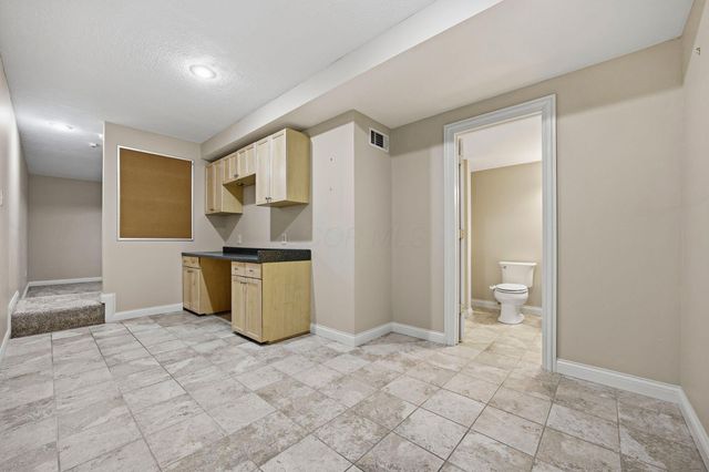 477 Stratshire Lane, Columbus, OH 43230