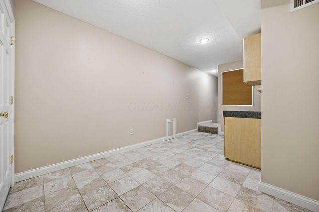 477 Stratshire Lane, Columbus, OH 43230