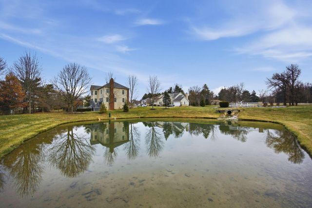 477 Stratshire Lane, Columbus, OH 43230