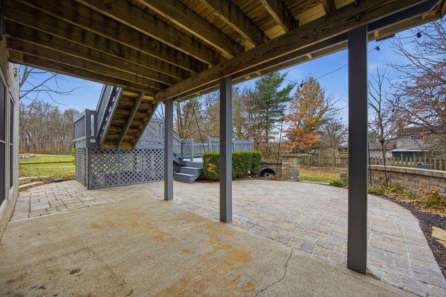 477 Stratshire Lane, Columbus, OH 43230