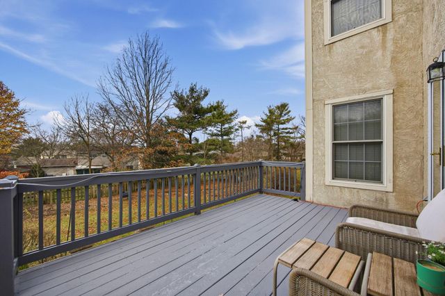 477 Stratshire Lane, Columbus, OH 43230