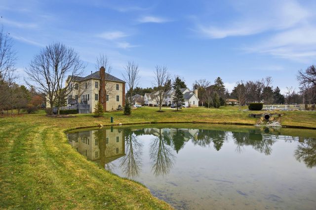 477 Stratshire Lane, Columbus, OH 43230