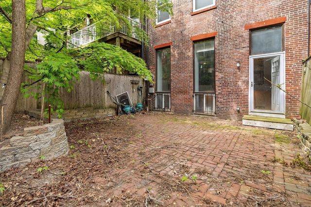 36 Hanson St, Boston, MA 02118