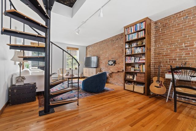 36 Hanson St, Boston, MA 02118