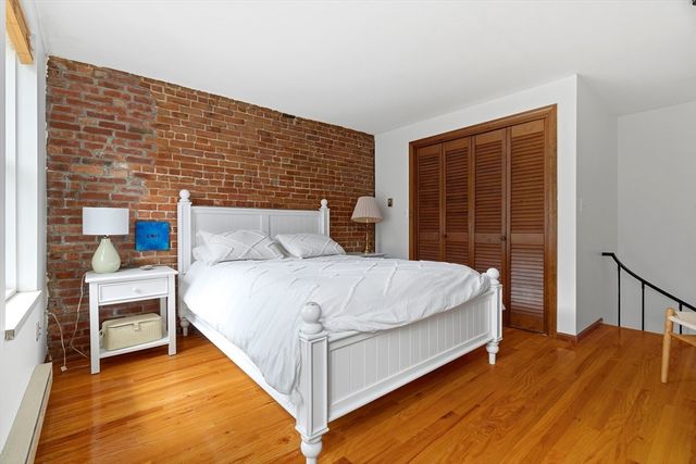 36 Hanson St, Boston, MA 02118