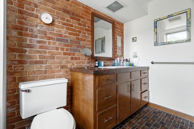 36 Hanson St, Boston, MA 02118