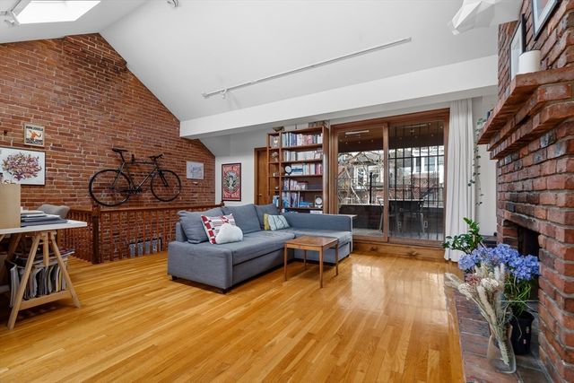36 Hanson St, Boston, MA 02118
