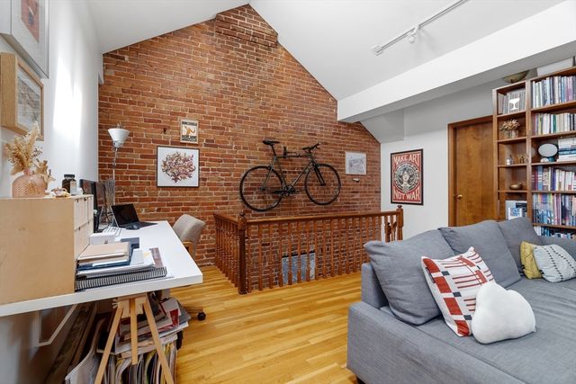 36 Hanson St, Boston, MA 02118