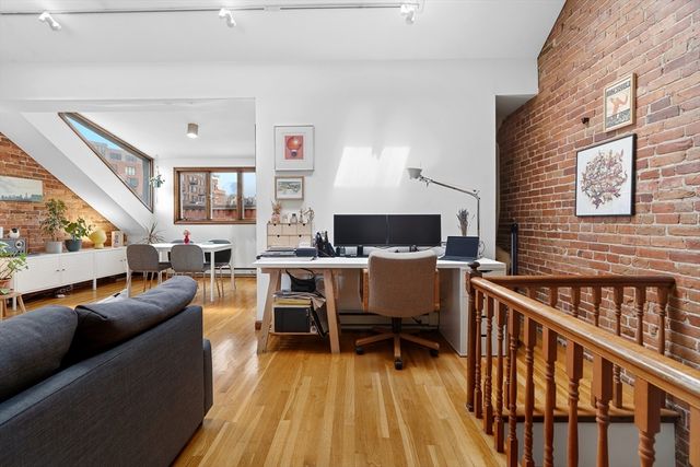 36 Hanson St, Boston, MA 02118