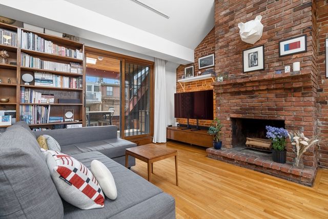 36 Hanson St, Boston, MA 02118