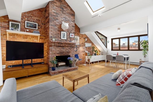 36 Hanson St, Boston, MA 02118