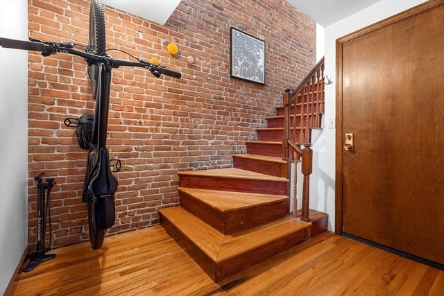36 Hanson St, Boston, MA 02118