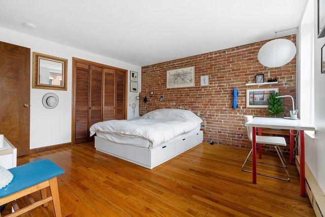 36 Hanson St, Boston, MA 02118