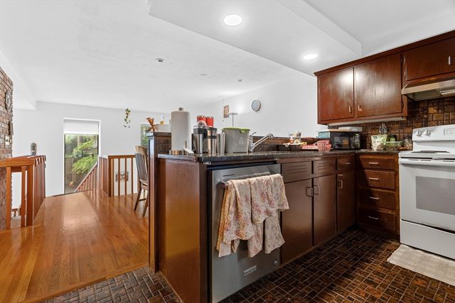 36 Hanson St, Boston, MA 02118